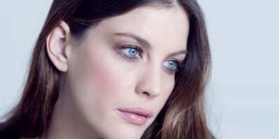 Liv Tyler para Acoustic Colors de Givenchy