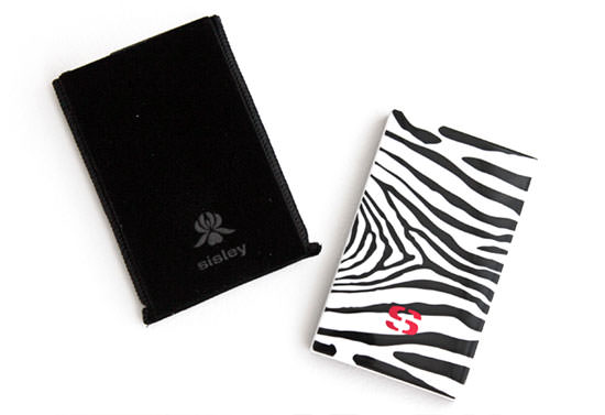 packaging con estampado de cebra Phyto Blush Eclat de Sisley