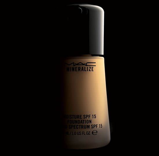 Mineralize Moisture SPF 15 Foundation de M•A•C