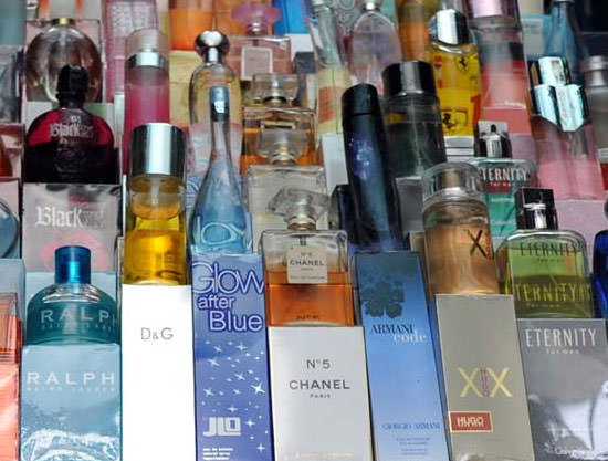 mercadillo de perfumes falsos