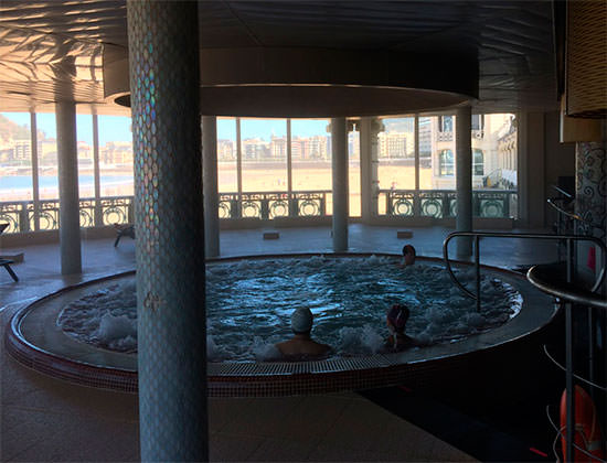 zona del jacuzzi en La Perla