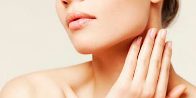 exfoliar zona de cuello y escote