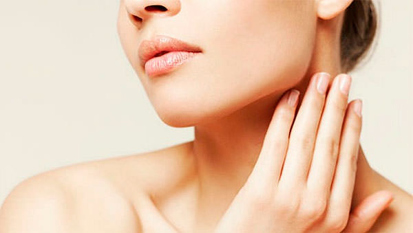 exfoliar zona de cuello y escote