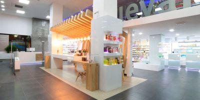 interior farmacia Boulevard