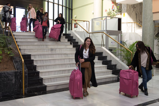 Llegada al TRH Alcora con maletas y bolsos Lipault