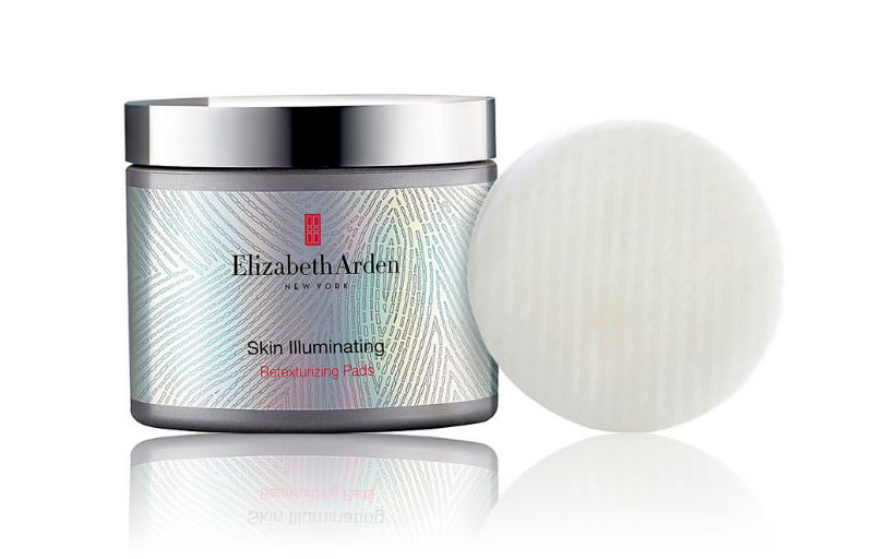 toallitas retexturizantes de la línea Skin Illuminating de Elizabeth Arden