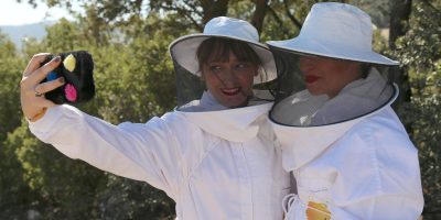 Arantza y Lola de apicultoras-blogueras