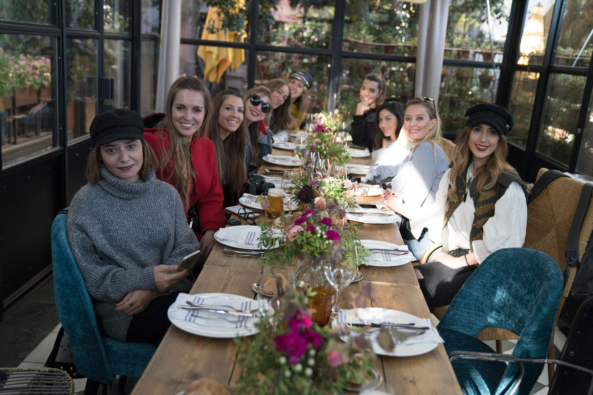 Foto de grupo en restaurante Arzábal