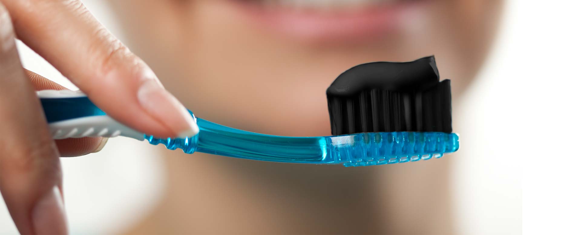 pasta de dientes negra